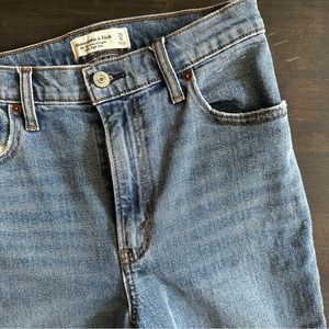 Abercrombie 90’s Slim Straight Ultra High Rise